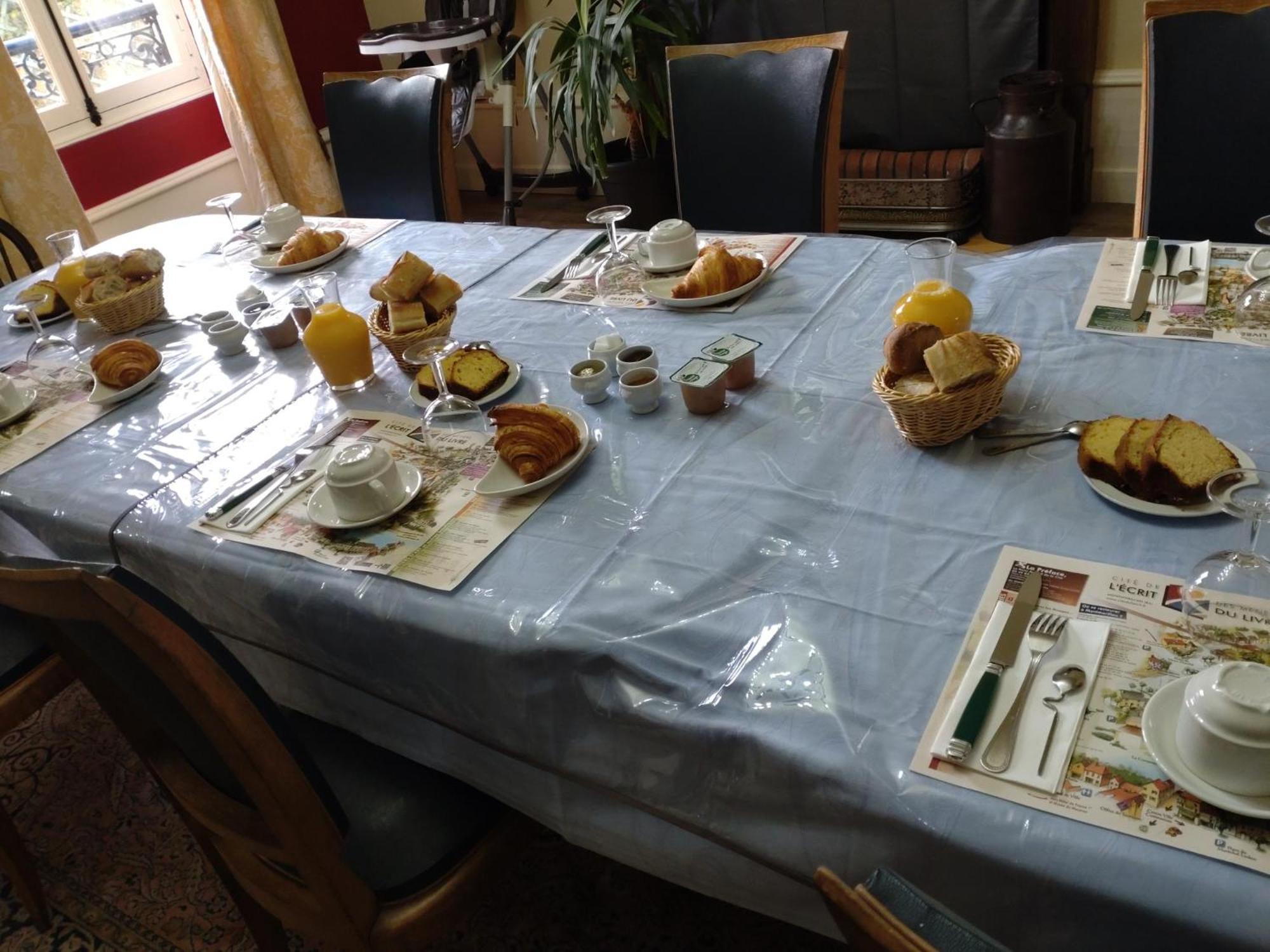 La Brasserie Chambre D'Hotes De Delphine Saulgé Esterno foto